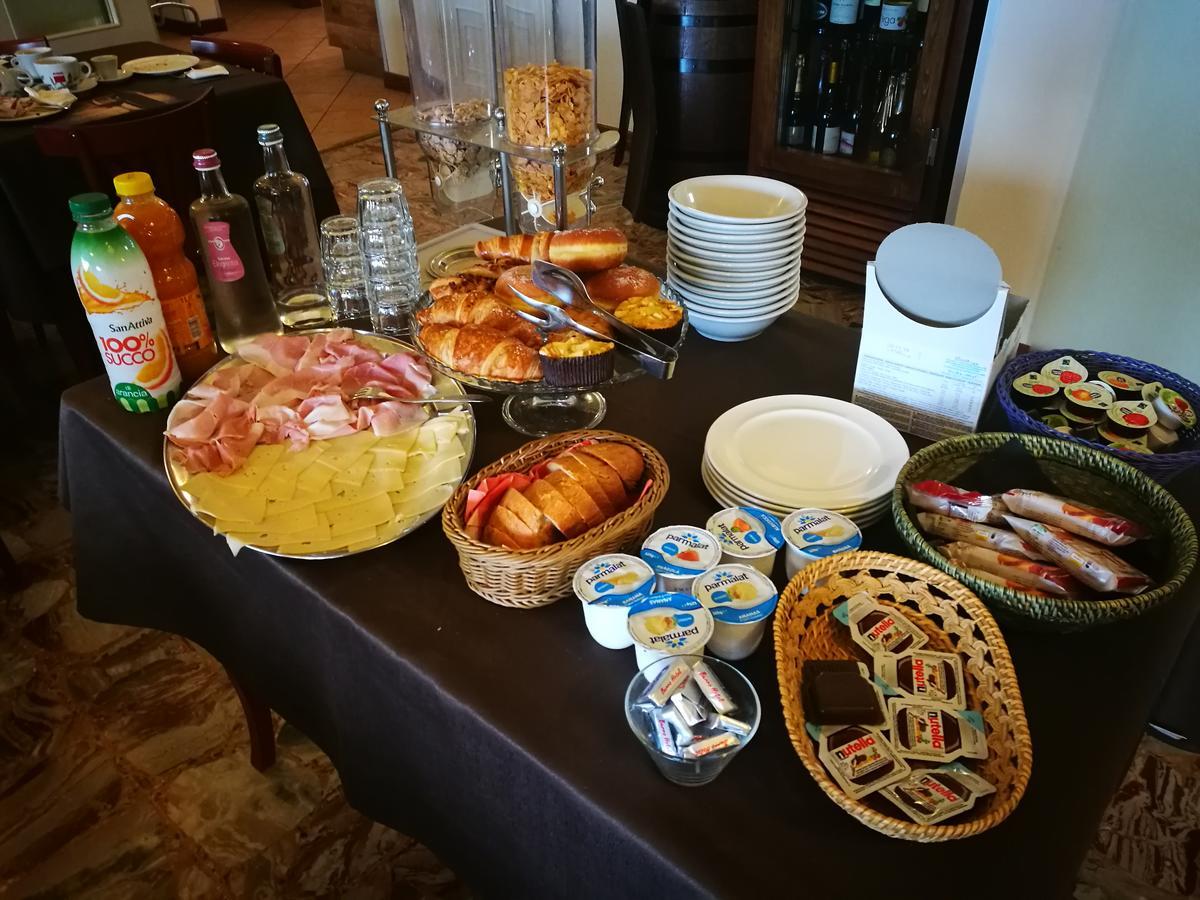 Locanda Della Pieve Tizzano Val Parma Eksteriør billede